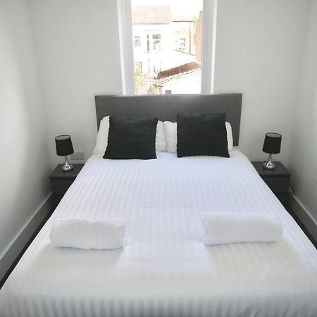 Spacious 4-Bed Semi-Detached Home With Garden Liverpool Exterior foto
