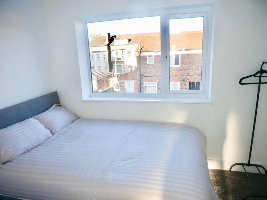 Spacious 4-Bed Semi-Detached Home With Garden Liverpool Exterior foto