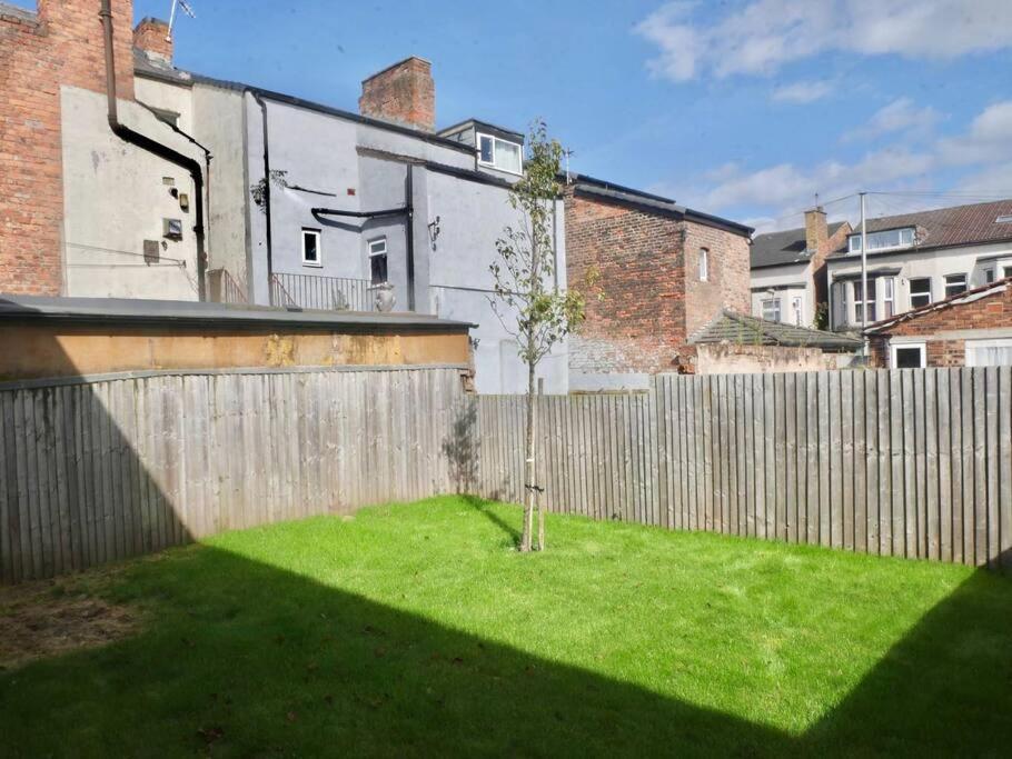 Spacious 4-Bed Semi-Detached Home With Garden Liverpool Exterior foto
