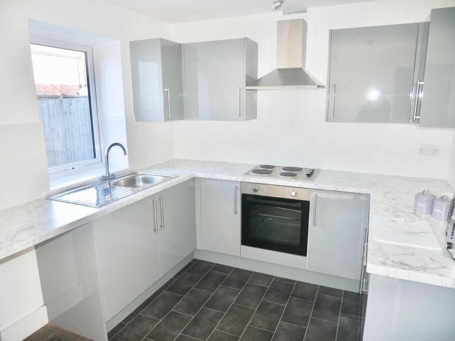 Spacious 4-Bed Semi-Detached Home With Garden Liverpool Exterior foto