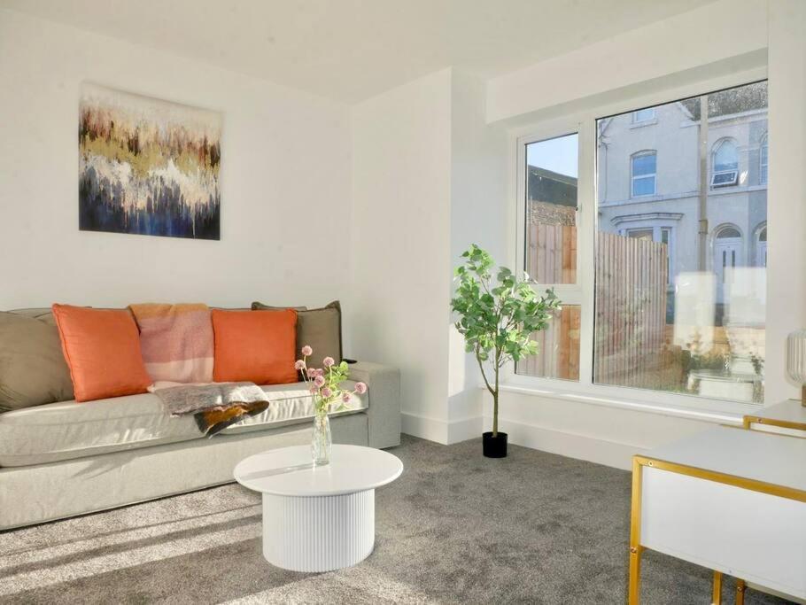 Spacious 4-Bed Semi-Detached Home With Garden Liverpool Exterior foto